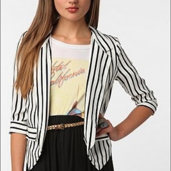 Blazer - Picture 2 of 4